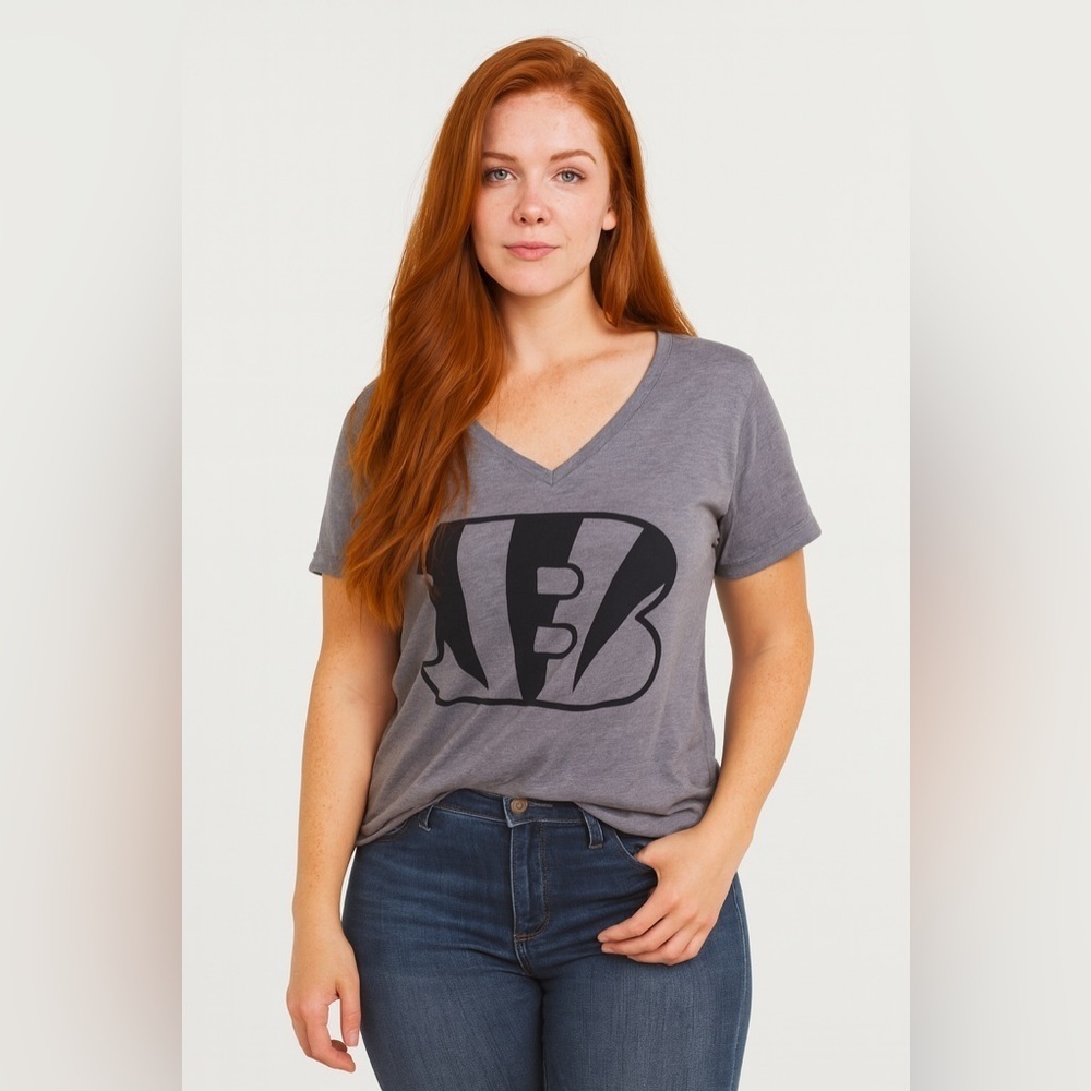 NFL T-Shirt Women's Size Medium Gray